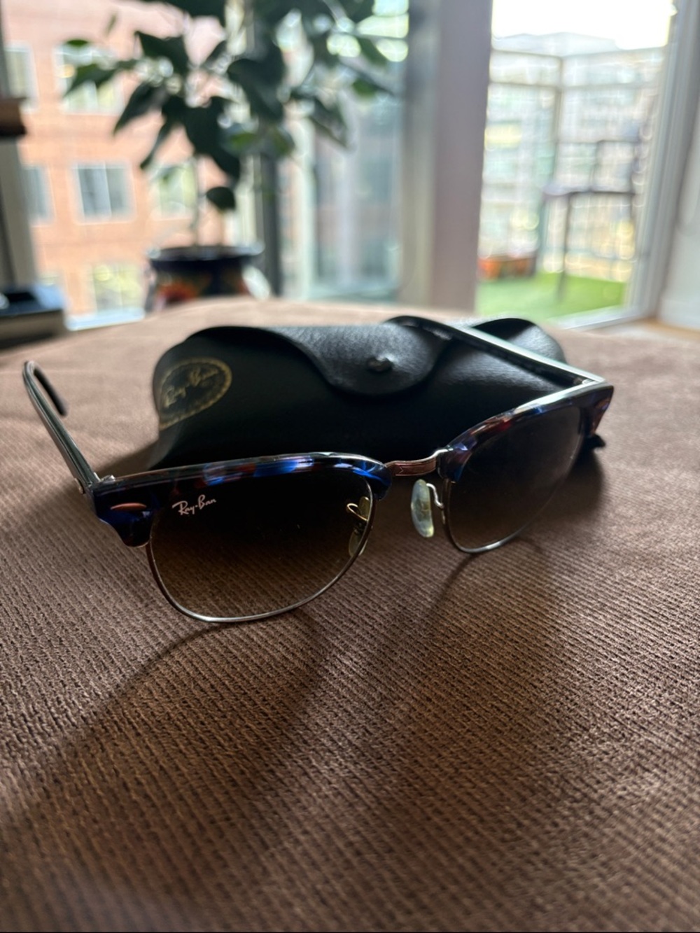 RAY-BAN |Clubmaster Sunglasses in Tortoiseshell/Black with Brown Gradient Lenses